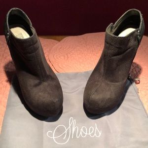 Most comfy black suede booties!
